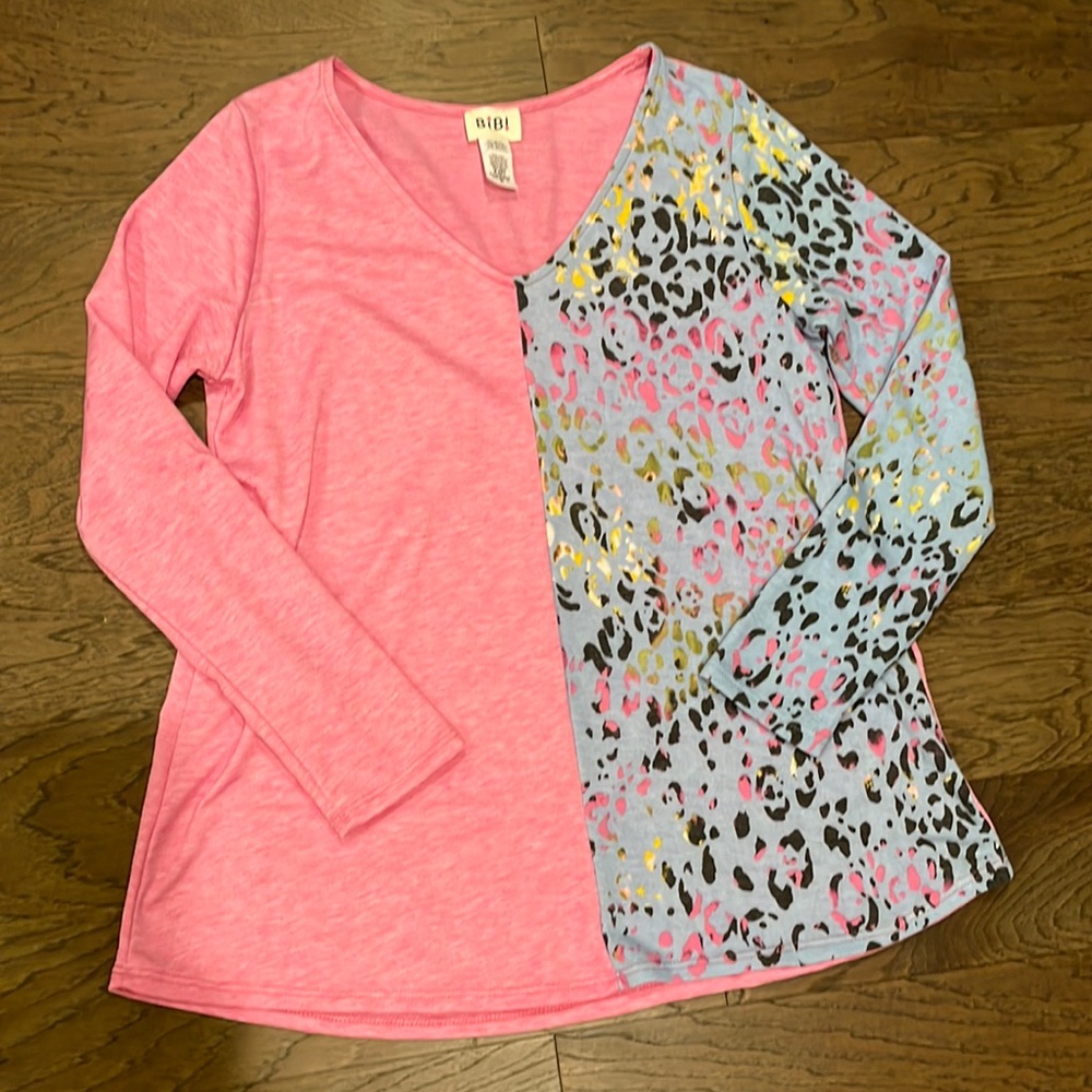 Long sleeve buttery soft and stretch pink and blue cheetah top!